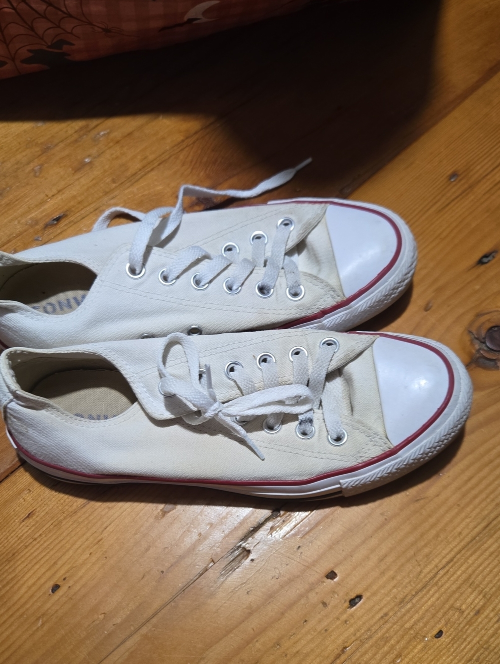 Converse Low-Top Canvas Sneakers in White with Red Trim Sz 7.5